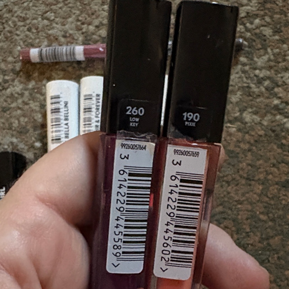 COVERGIRL Lipstick Set - Bold Reds, Pinks, and Purples - Picture 4 of 11